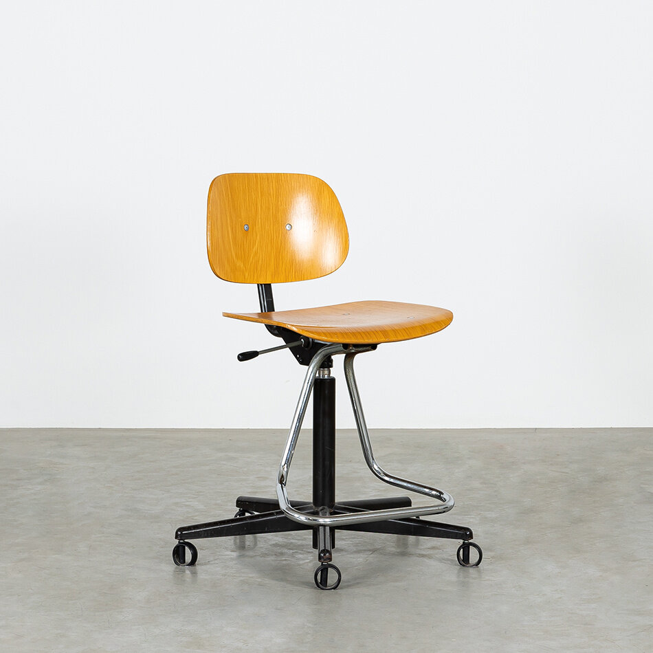 Ahrend work stools black with wood from the 80s