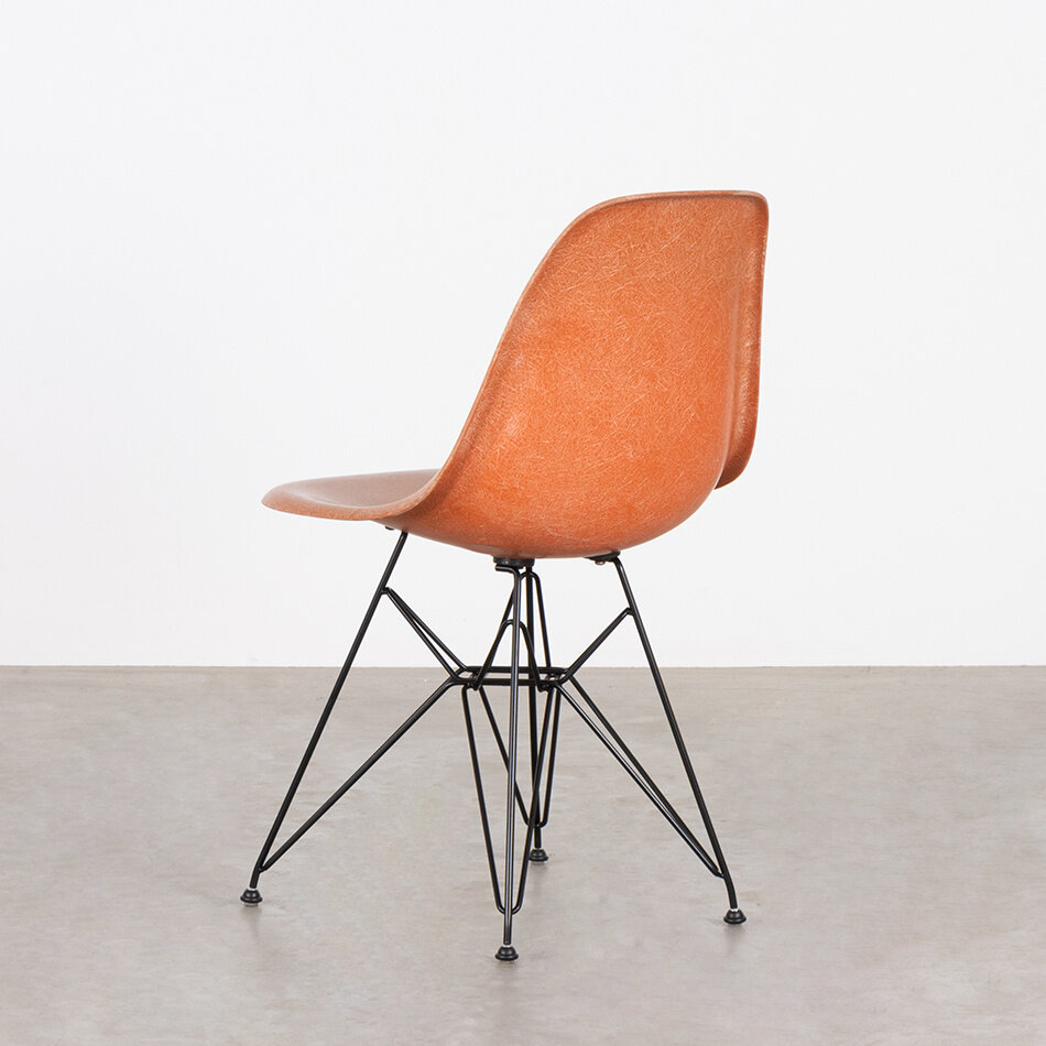 Eames DSR stoel oranje fiberglass kuip Herman Miller