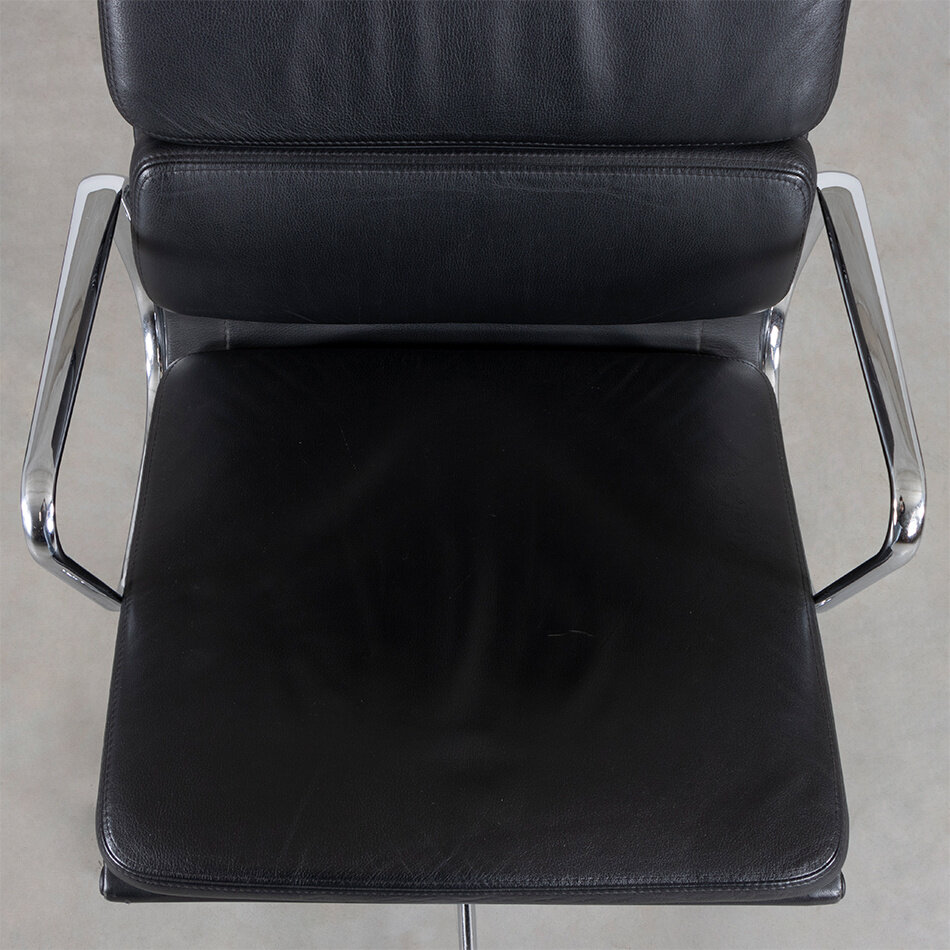 Eames EA219 bureaustoel zwart leer Vitra