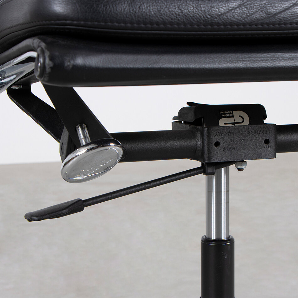 Eames EA219 office chair black leather Vitra