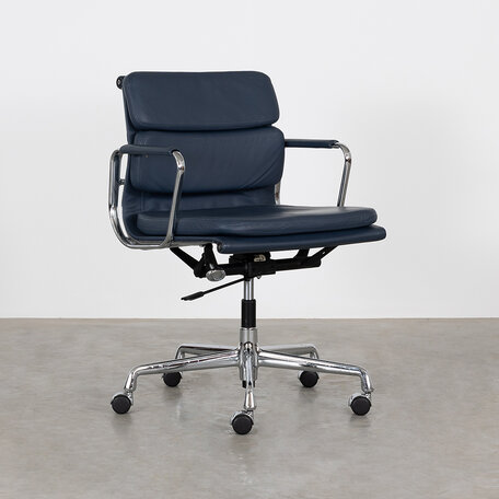 Eames EA217 bureaustoel blauw leer chroom frame Vitra