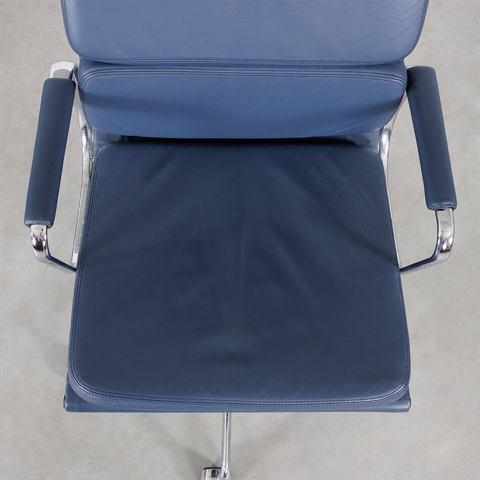 Eames EA217 bureaustoel blauw leer chroom frame Vitra