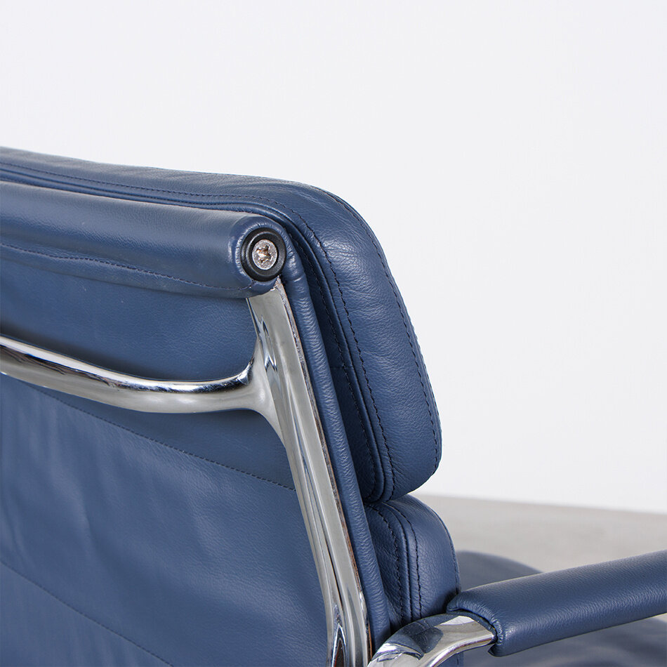 Eames EA217 bureaustoel blauw leer chroom frame Vitra