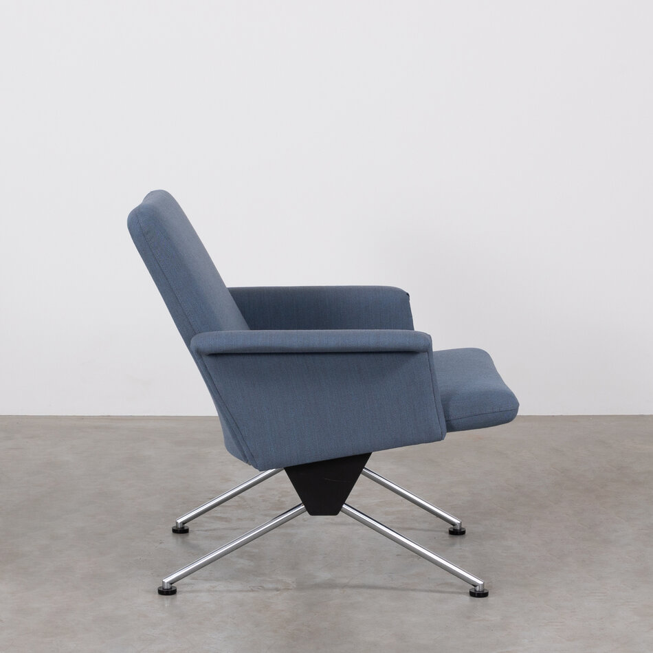 Andre Cordemeyer 1432 armchair blue Gispen