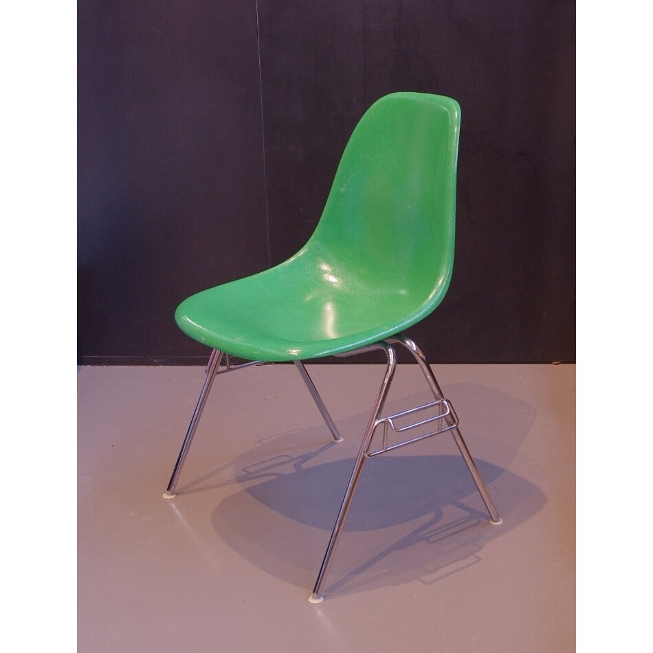 Charles &amp; RayEames fiberglass chair kelly - Green