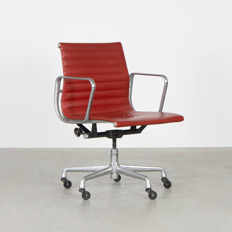 Eames EA117 - Rood leer