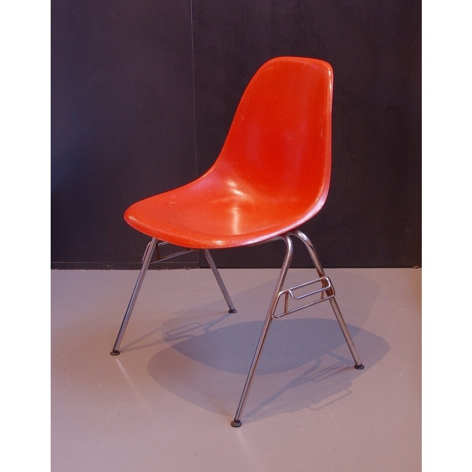 Charles and Ray Eames Fiberglass stoel- Oranje