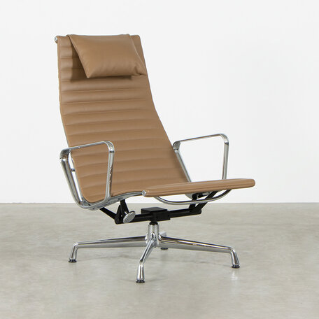 Eames Lounge Chair EA124 Lichtbruin Leer Vitra