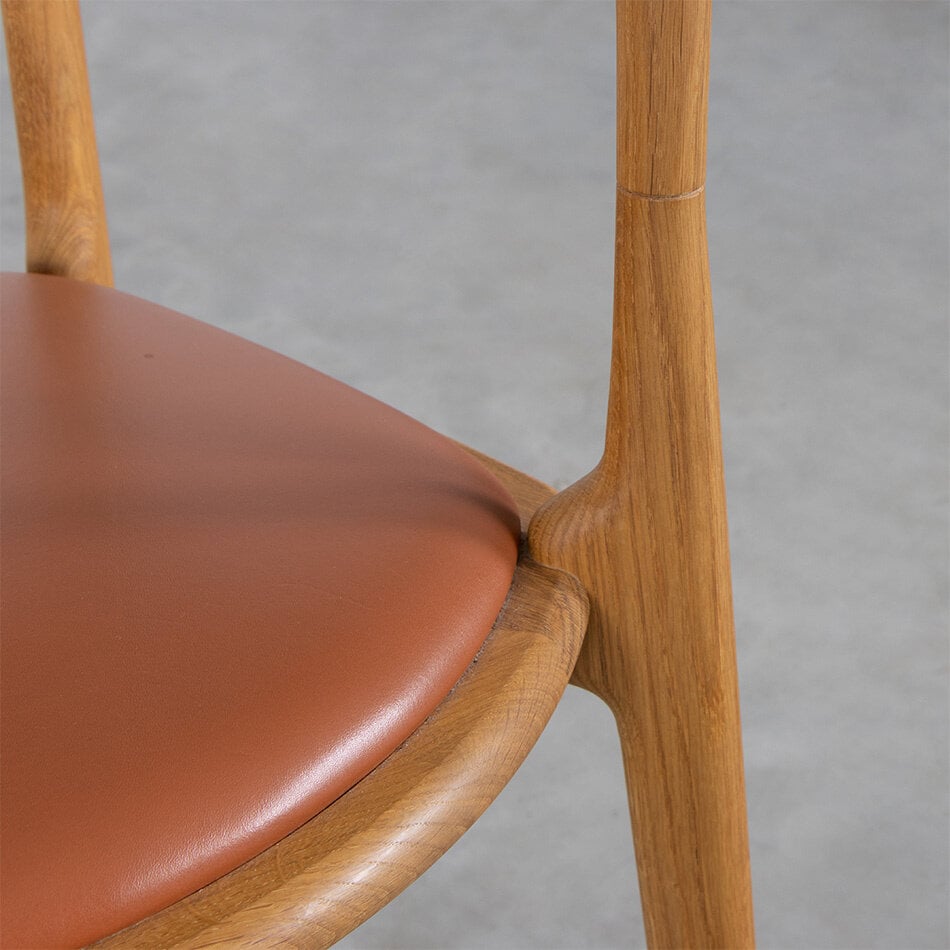 Asger Soelberg salon chair eik en cognac leer True North