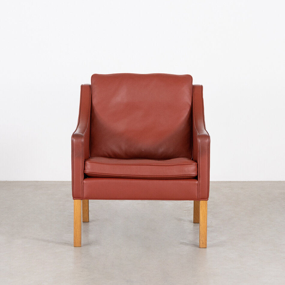 Borge Mogensen Model 2207 fauteuil donkerrood leer Fredericia Stolefabrik