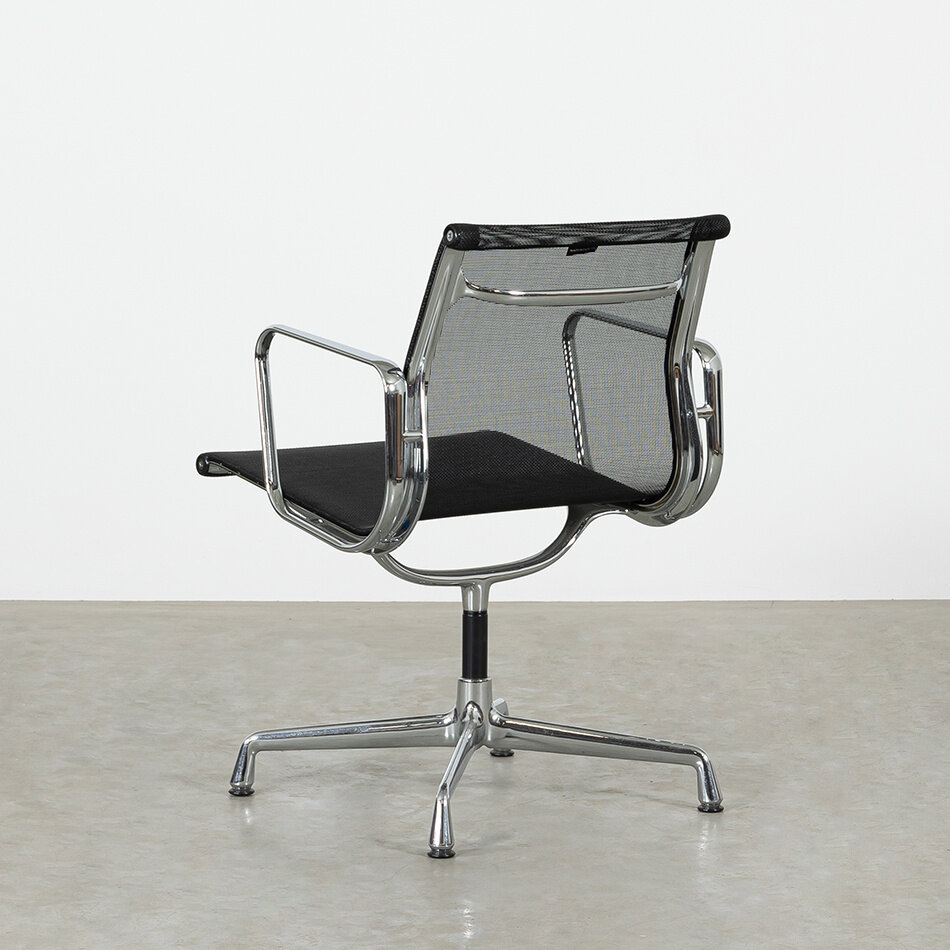 Eames EA108 Stoel zwart netweave aluminium frame Vitra ongebruikt