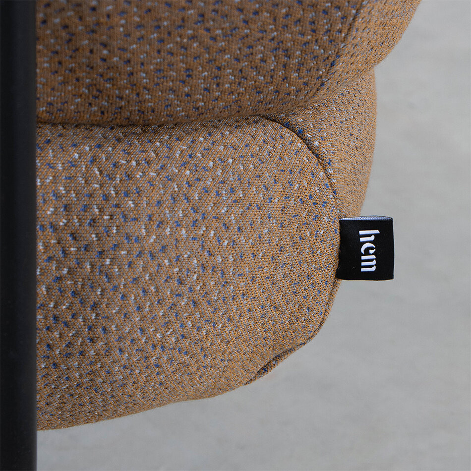 Hem Hai lounge chair bruine febrik stof Luca Nichetto