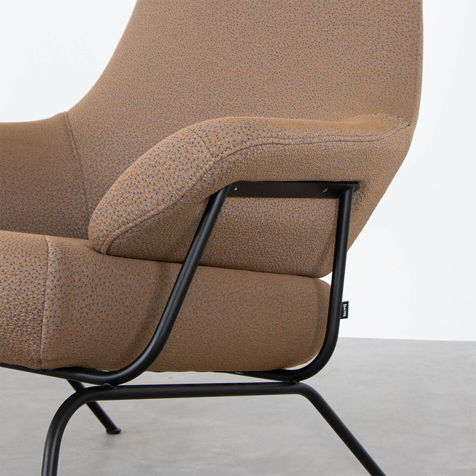 Hem Hai lounge chair bruine febrik stof Luca Nichetto