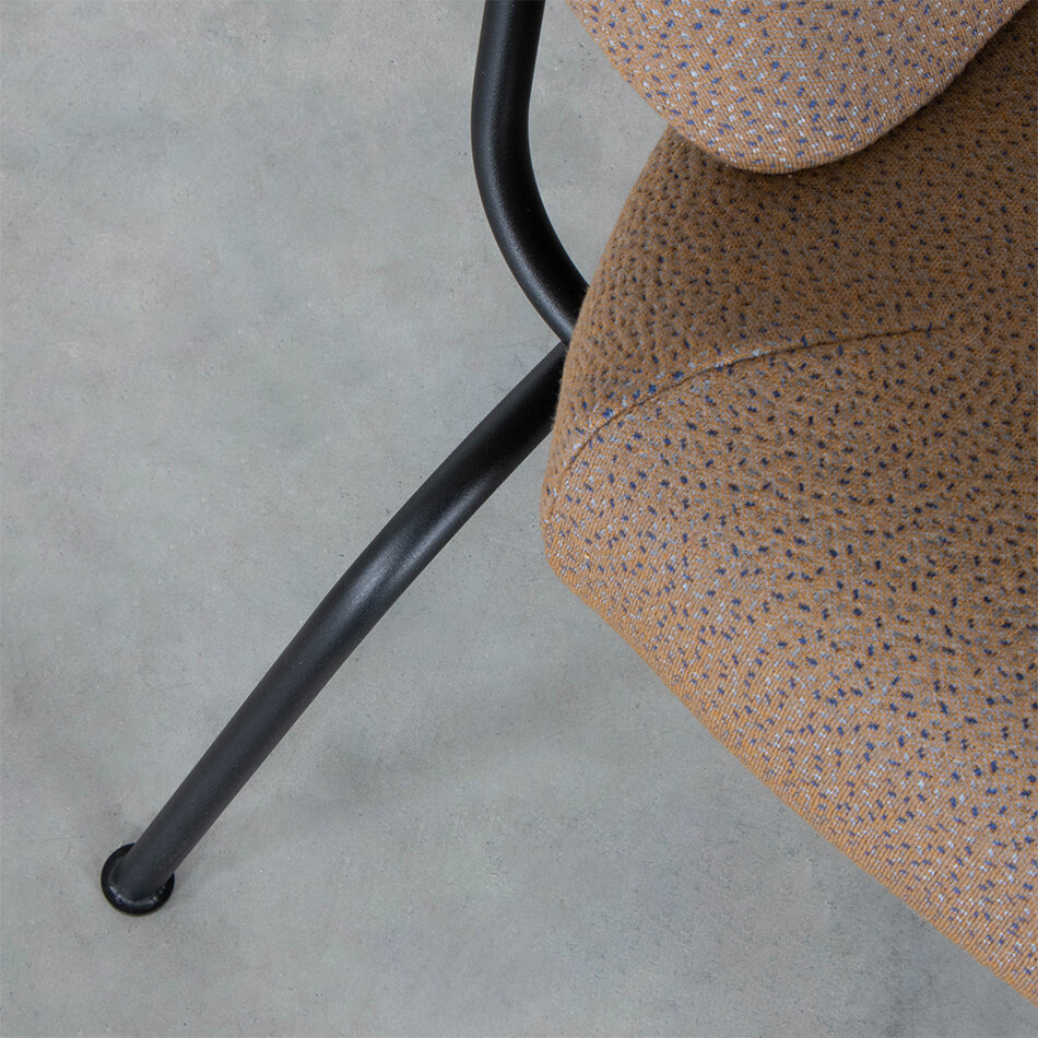 Hem Hai lounge chair bruine febrik stof Luca Nichetto