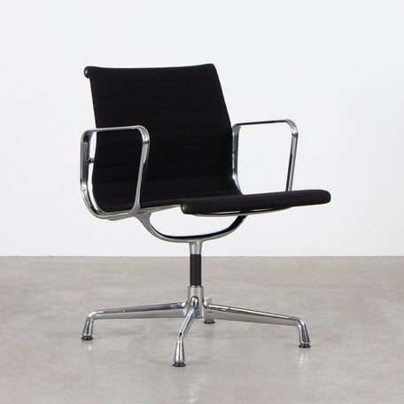 Eames EA108 Stoel Zwart Hopsak Chroom Frame Vitra