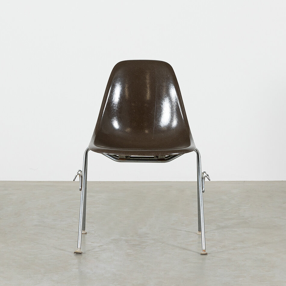 Eames stoel DSR met fiberglass kuip bruin Herman Miller