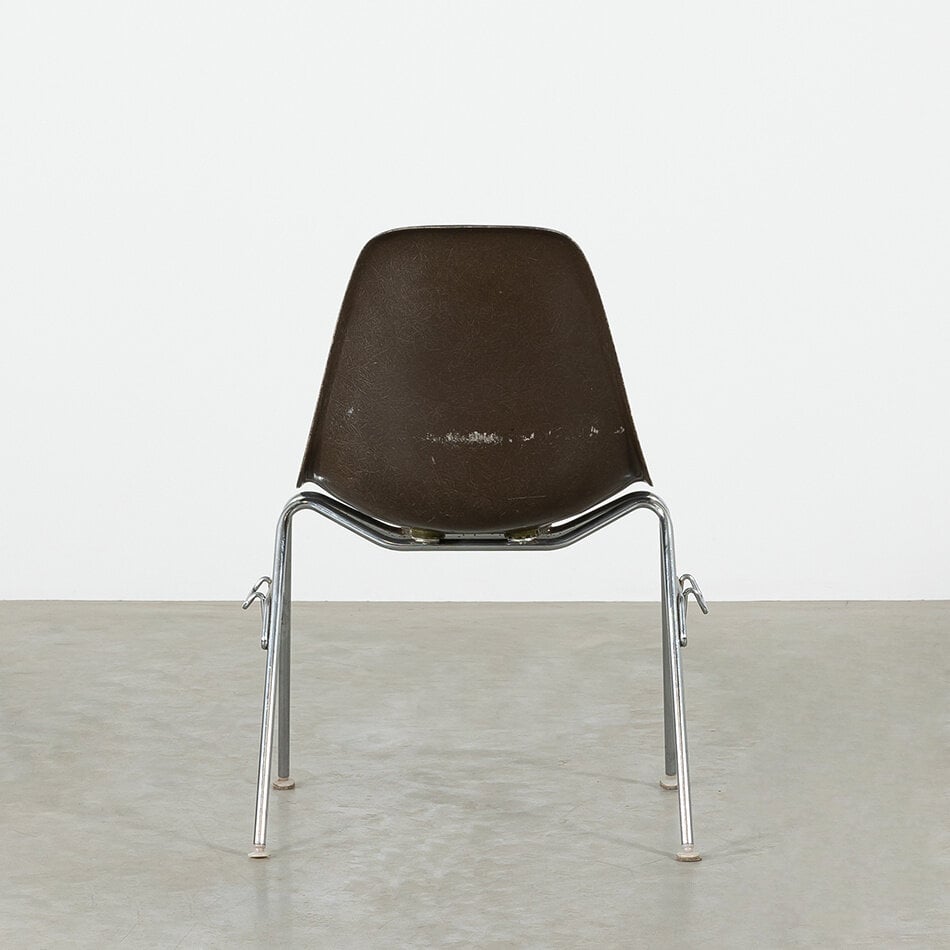 Eames stoel DSR met fiberglass kuip bruin Herman Miller