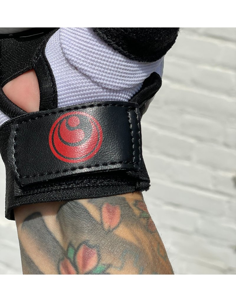 ISAMU Shinkyokushin Kanji Sparring Gloves