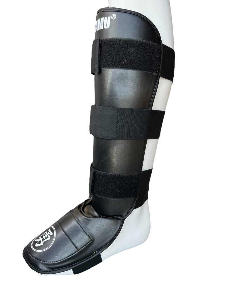 ISAMU Pro Scheenbeschermers met Klittenband Zwart