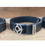 Handgemaakte Kyokushin Riem – Buffelleer -Gesp met Kanku en Riemhouder met Kanji