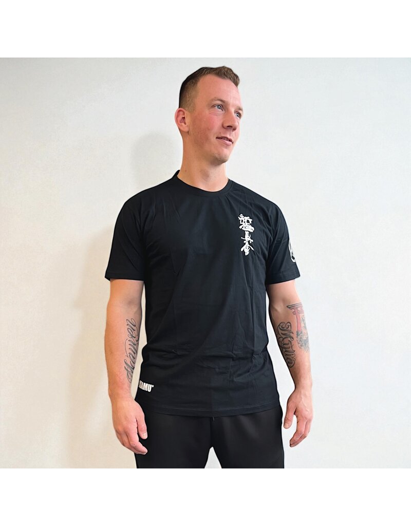 ISAMU Osu Shinkyokushin Kanji T-shirt Zwart