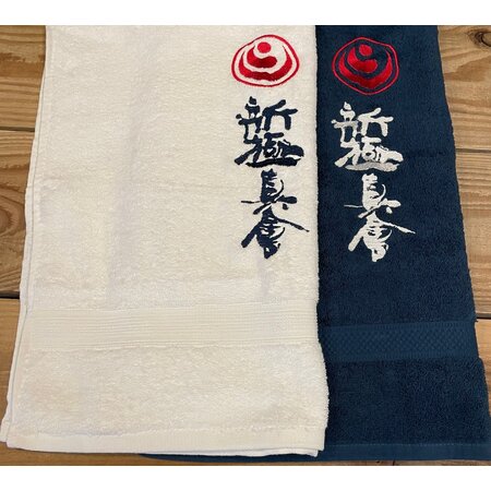 Towel with kanji and kanku/kokoro