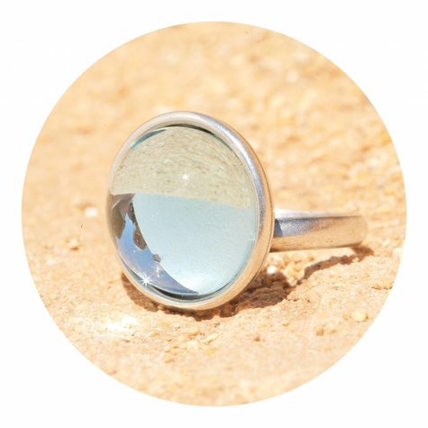 artjany Ring mit einem Cabochon in azore