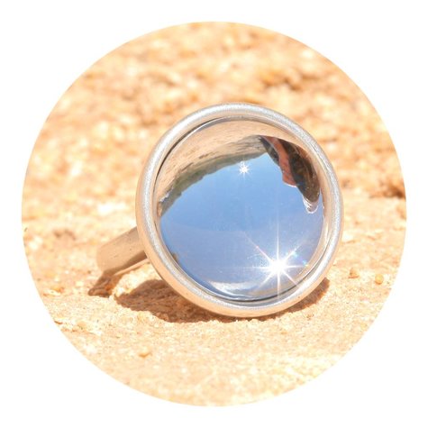 artjany Ring mit einem Cabochon in crystal