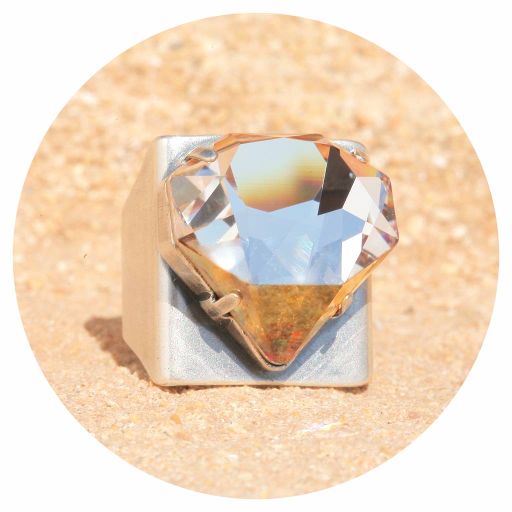 artjany Ring mit einem crystal designed by Chris Bangle in crystal copper