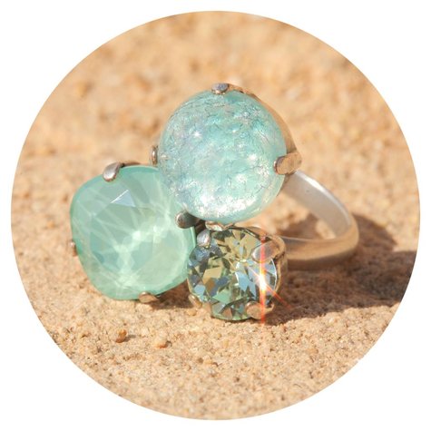 artjany Ring mit geschliffenen Kristallen