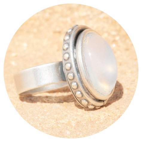 Silberner Ring OVO weiss opal