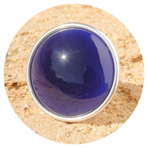 artjany Ring mit einem Cabochon in royal dark blue