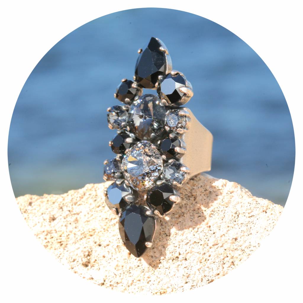 artjany Ring mit jet & black patina crystals