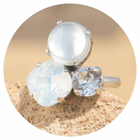 artjany Ring mit geschliffenen Kristallen silberweiss