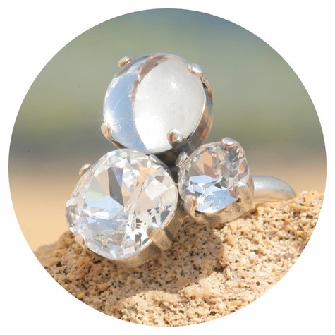 artjany Ring mit geschliffenen Kristallen