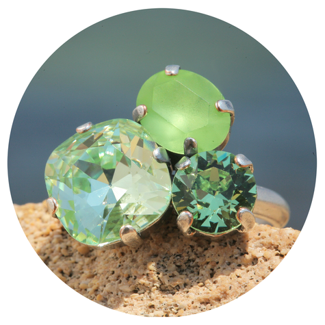 artjany Ring mit geschliffenen Kristallen crysolite