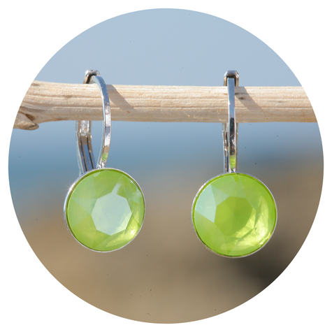 Silberner Ohrhänger mit Kristallen in lime