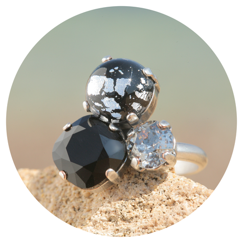 artjany Ring mit crystals im black patina mix