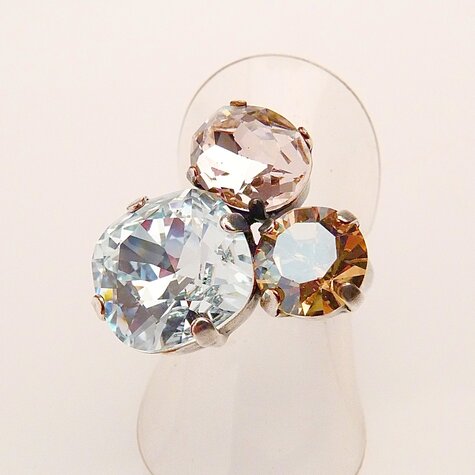 artjany Ring mit geschliffenen Kristallen
