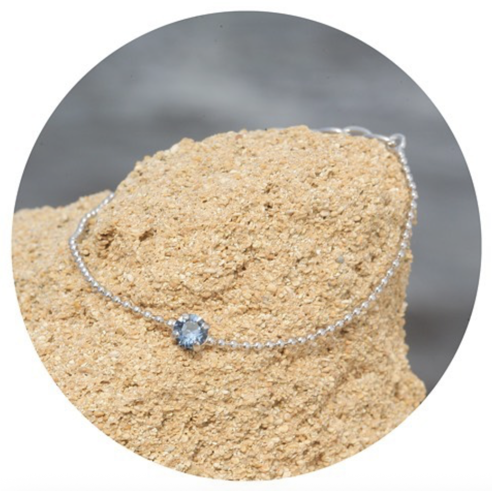 Silberne Armbänder mit KRISTALLEN