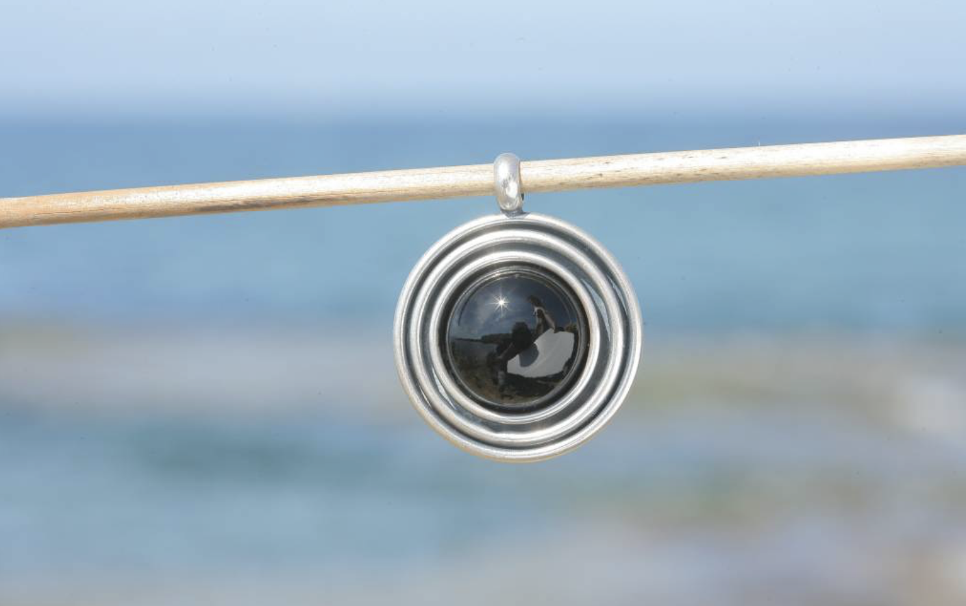 Silberne Anhänger mit CABOCHONS