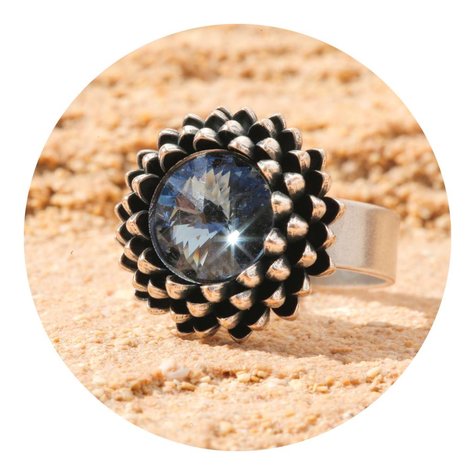 artjany Ring mit einem crystal in denim blue