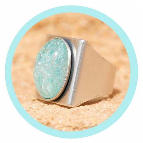 artjany Ring mit einem Cabochon in mint