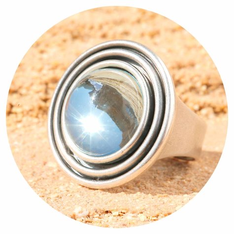 artjany Ring mit einem Cabochon in azore