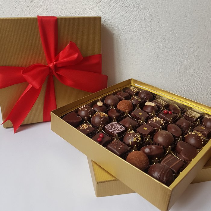 - Exklusive Präsentpackung "Nur Dunkle 36er", 469g (mit Alkohol)