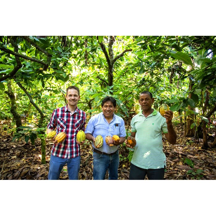 - Auserlesene Dunkelschokolade mit 80 % Kakaoanteil aus der Herkunft Öko-Caribe – intensives Aroma mit Jasmin, Kamille & Zitrone