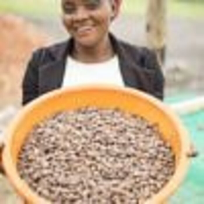 - Uganda Herkunftsschokolade von Latitude – dunkle Milch mit 49 % Kakaoanteil