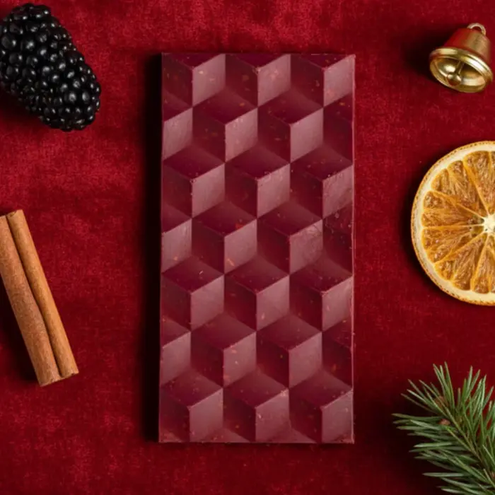 - Deutsche Bio-Dattelschokolade Merry Berry mit Brombeeren, Hibiskus & Gewürzen (70 g)