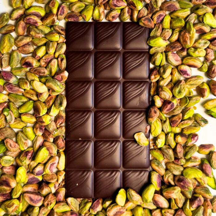 - Deutsche Bio-Dattel-Schokolade Bomba di Pistacchio – vegane dunkle Schokolade mit Pistazienmus (70 % Kakao, 70 g)