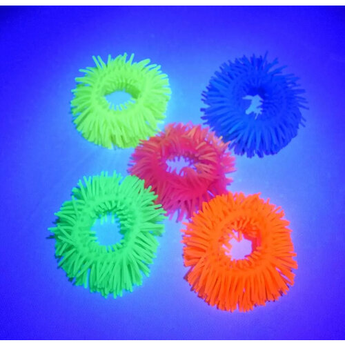 Playlearn snoezelproducten UV Stretchy Puffer Armbanden - set van 5 Playlearn snoezelproducten UV Stretchy Puffer Armbanden - set van 5